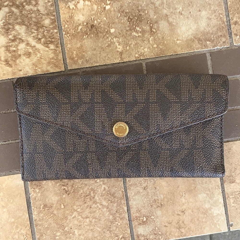 Michael kors wallet